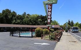 Muir Lodge Motel